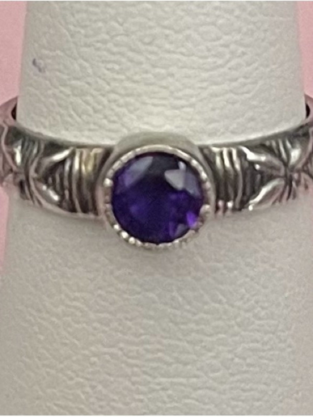 Vintage Israeli .925 SS Amethyst Ring textured band size 6. 3.09 g. Very cute!